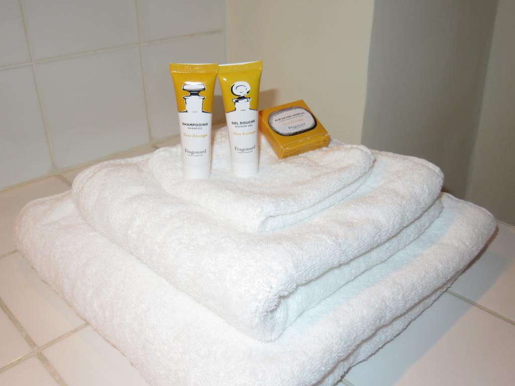 Le Clos Des Canebiers Bed & Breakfast Grasse Room photo