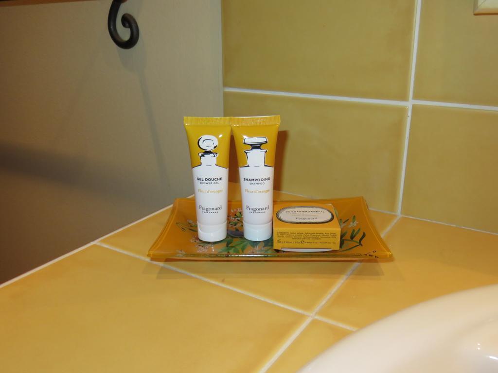 Le Clos Des Canebiers Bed & Breakfast Grasse Room photo