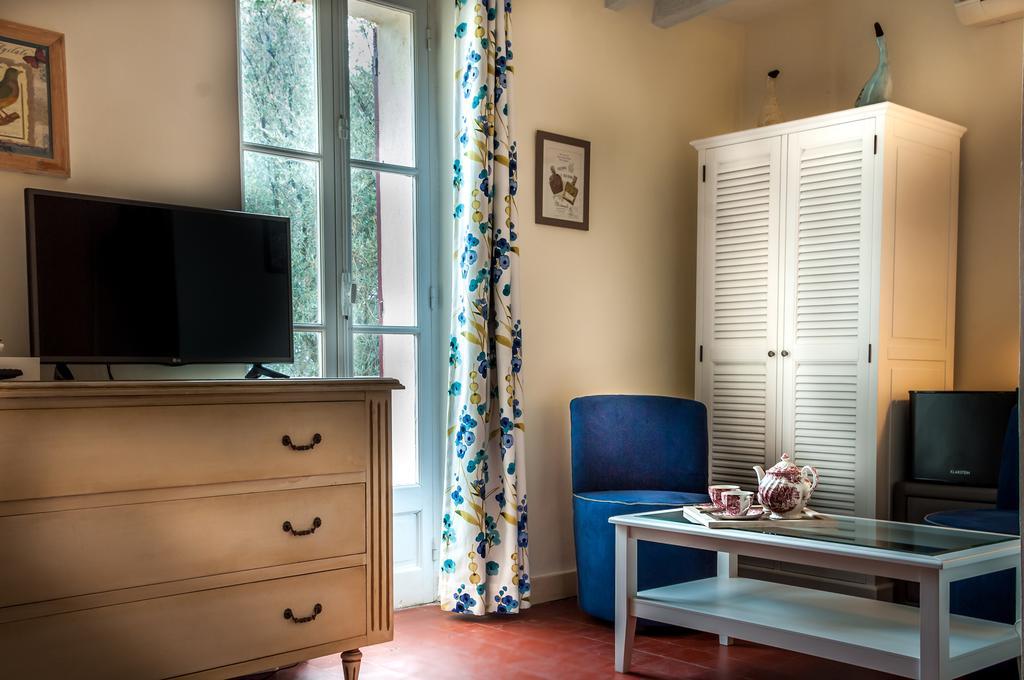 Le Clos Des Canebiers Bed & Breakfast Grasse Room photo