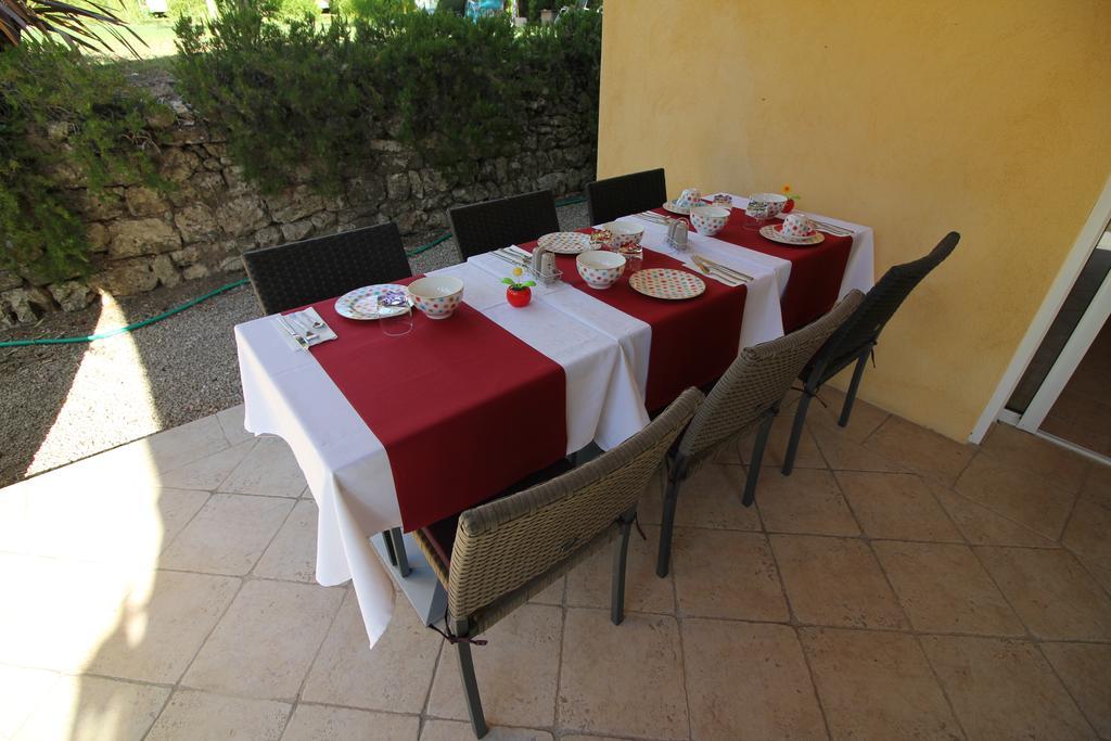 Le Clos Des Canebiers Bed & Breakfast Grasse Exterior photo